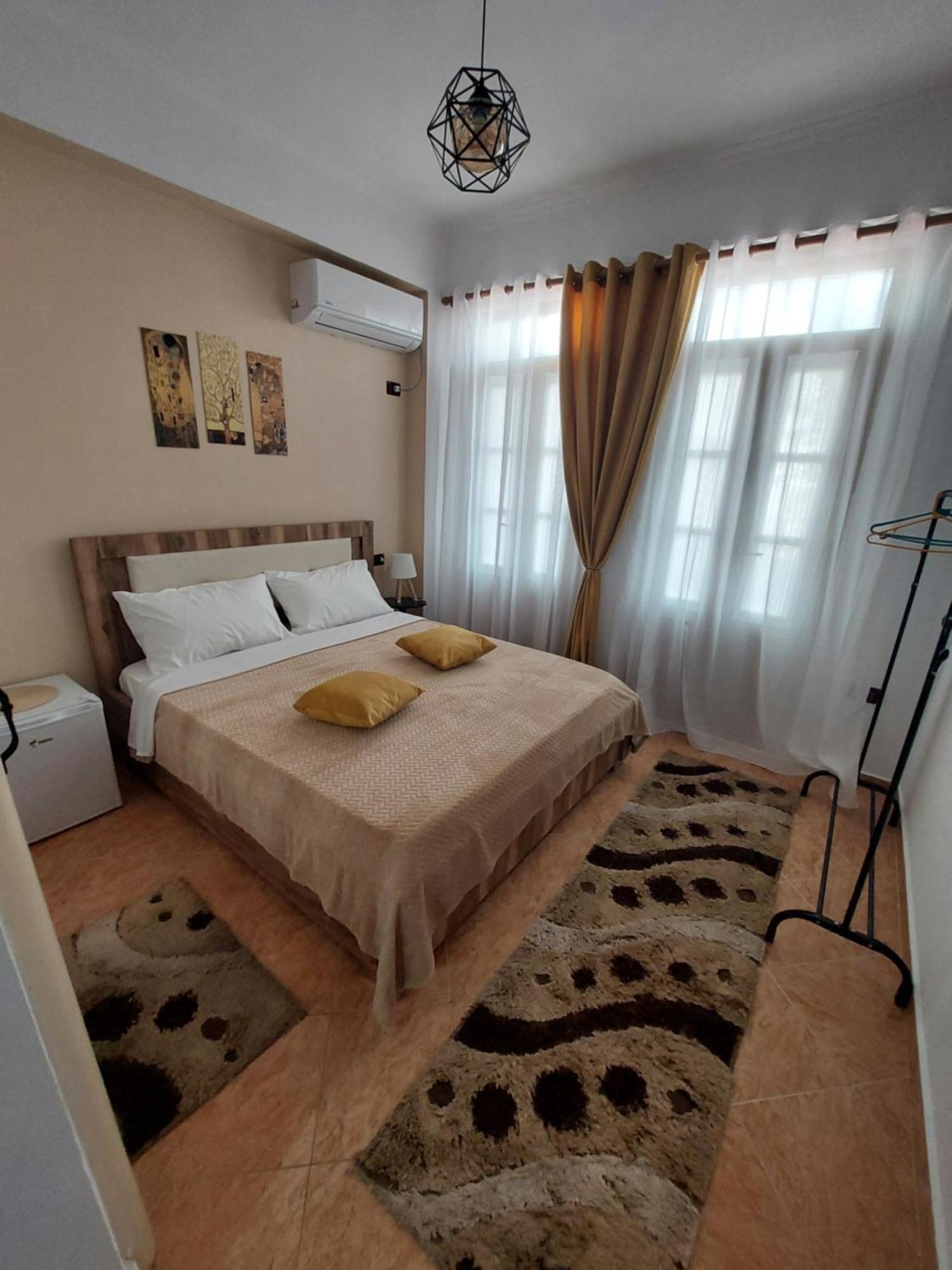 Godard Apartments Vlorë エクステリア 写真