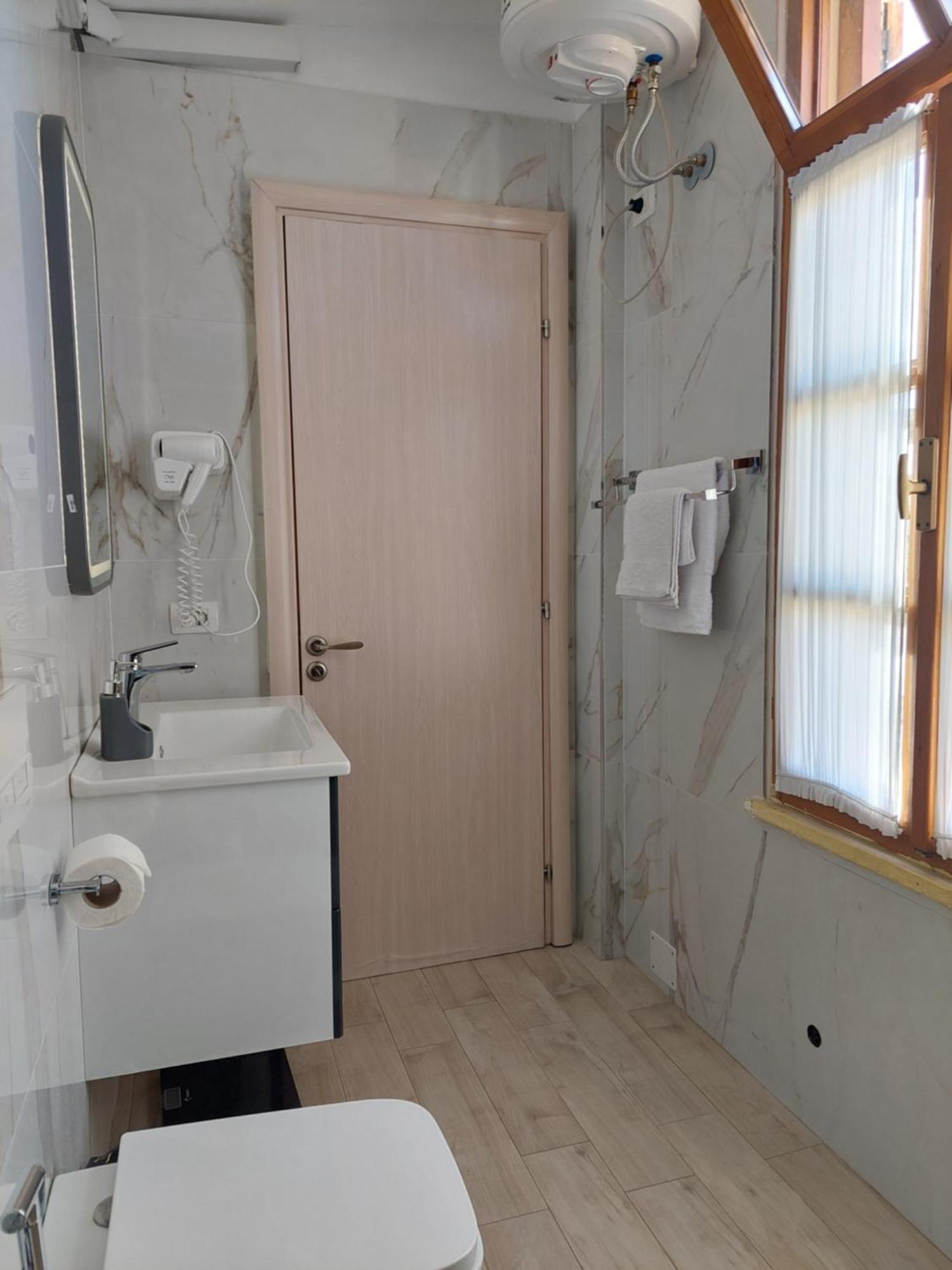Godard Apartments Vlorë エクステリア 写真