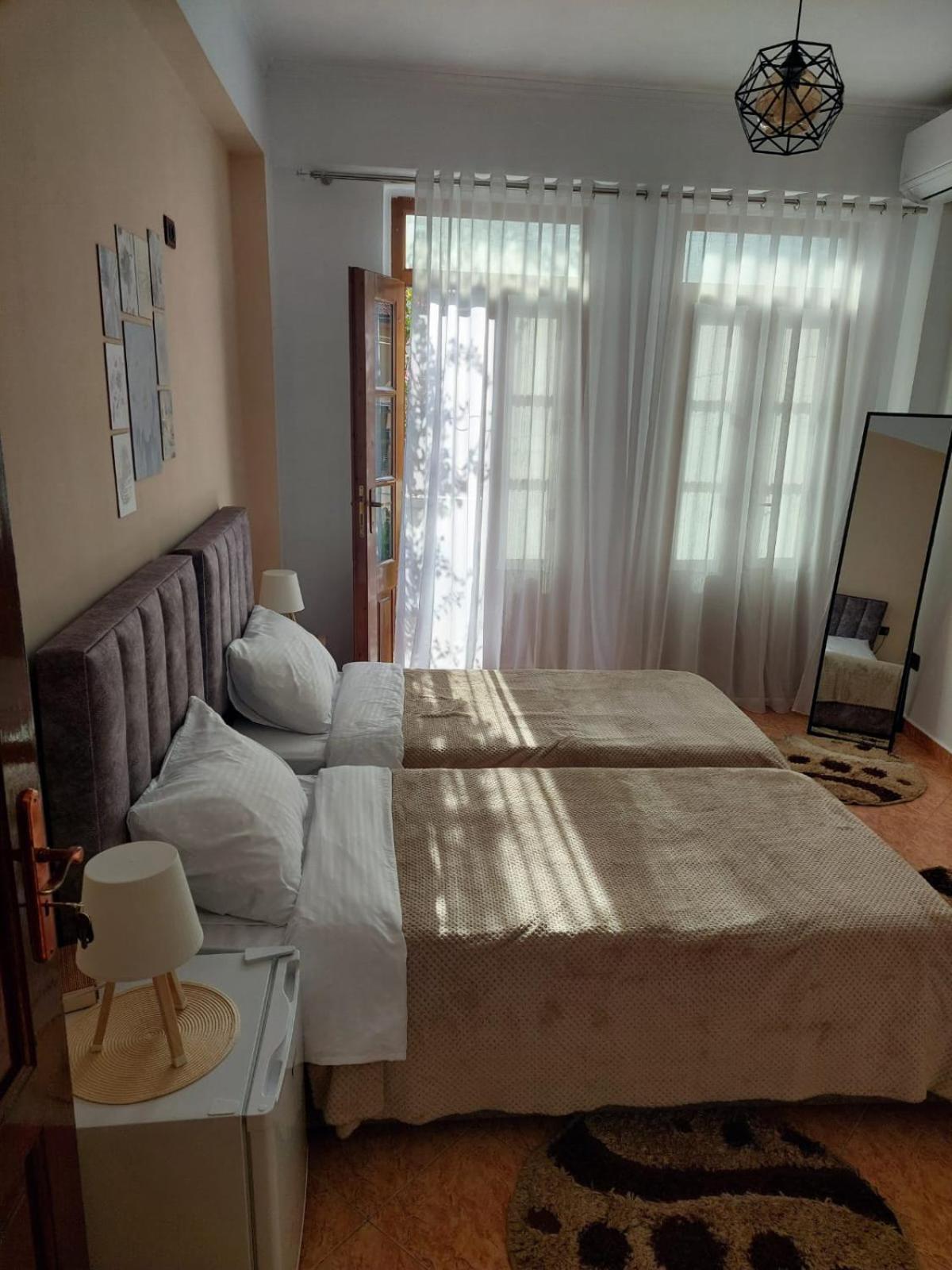 Godard Apartments Vlorë エクステリア 写真