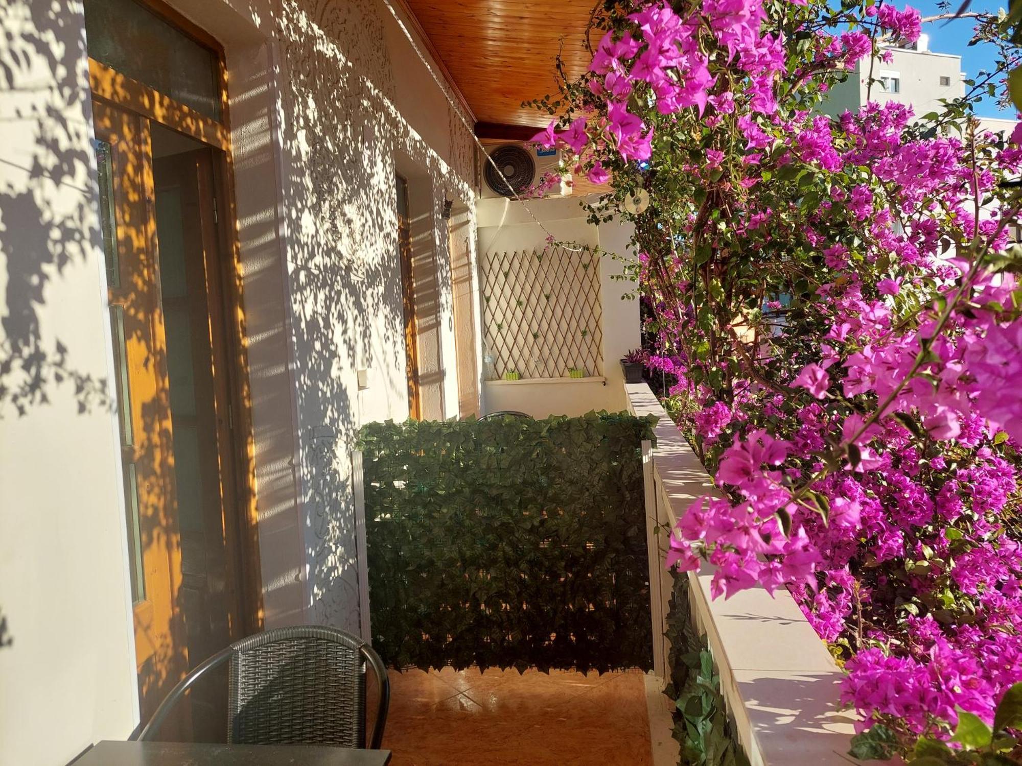 Godard Apartments Vlorë エクステリア 写真
